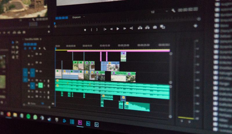 Premiere pro сдвинуть клип на timeline